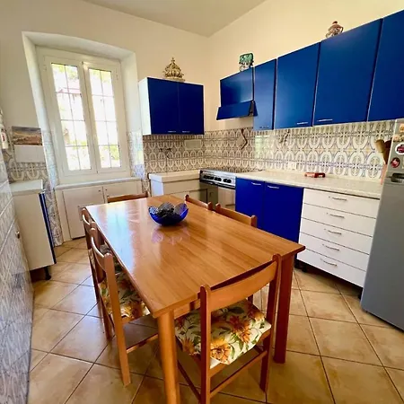 Hostel Casa Biondina Santo Stefano al Mare